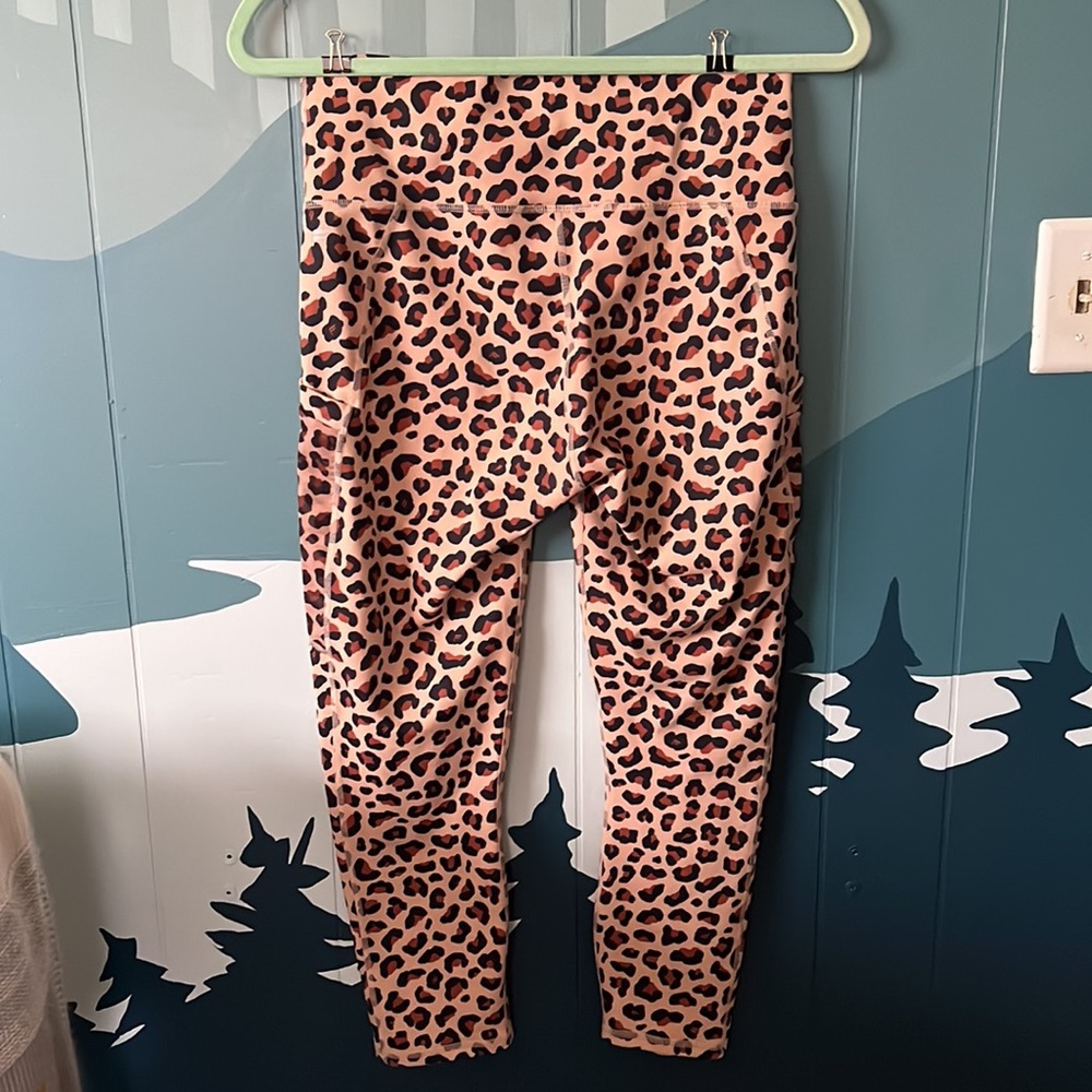 Fabletics On-The-Go Crops - Picture 5 of 7